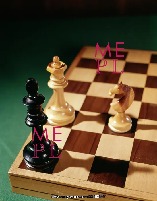  : Three Chess Pieces King Queen