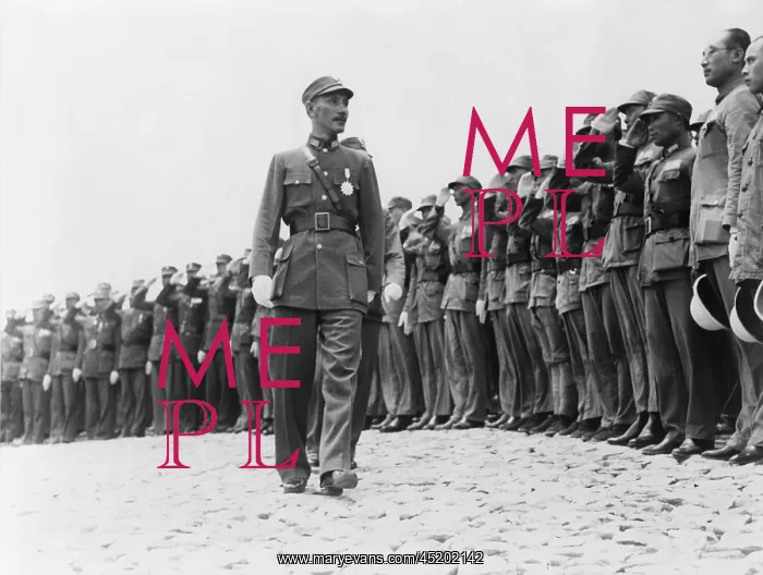 : Chiang Kai-shek (1887-1975), inspecting ? : Chiang Kai-shek (1887-1975), inspecting ?