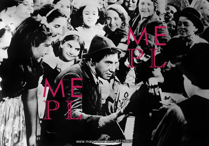 : Chico Marx in A Night at the Opera, 1935 : Chico Marx in A Night at the Opera, 1935