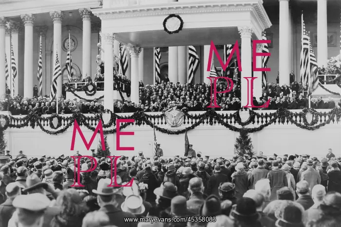 : Chief Justice William Taft administering the oath : Chief Justice William Taft administering the oath