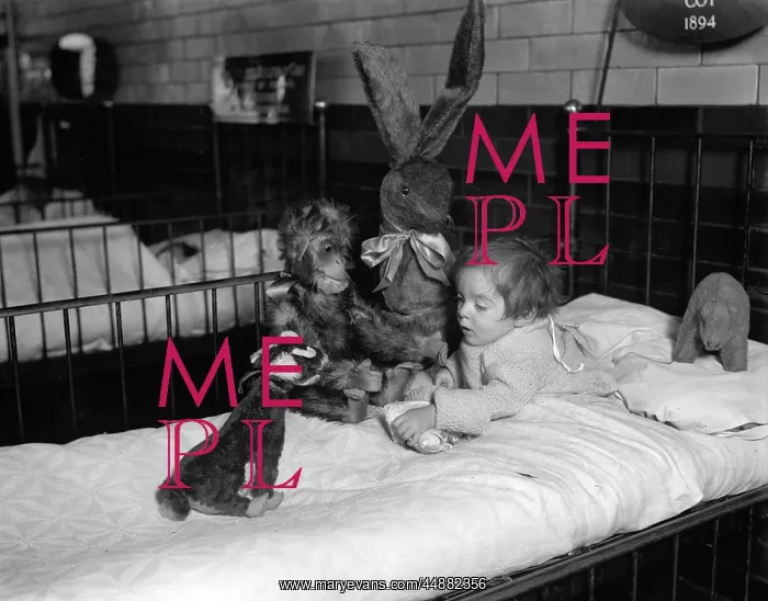 : CHILD IN HOSPITAL BED : CHILD IN HOSPITAL BED