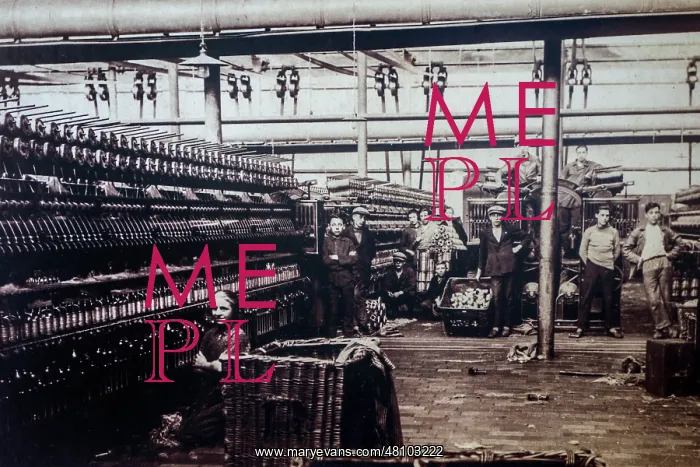 : Child labourers working in the textile industry : Child labourers working in the textile industry