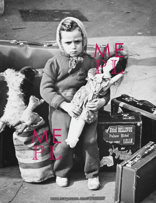 : Child at receiving centre WWII : Child at receiving centre WWII