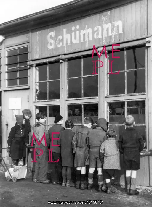 : Child refugees in Post-war Germany at a shop window : Child refugees in Post-war Germany at a shop window