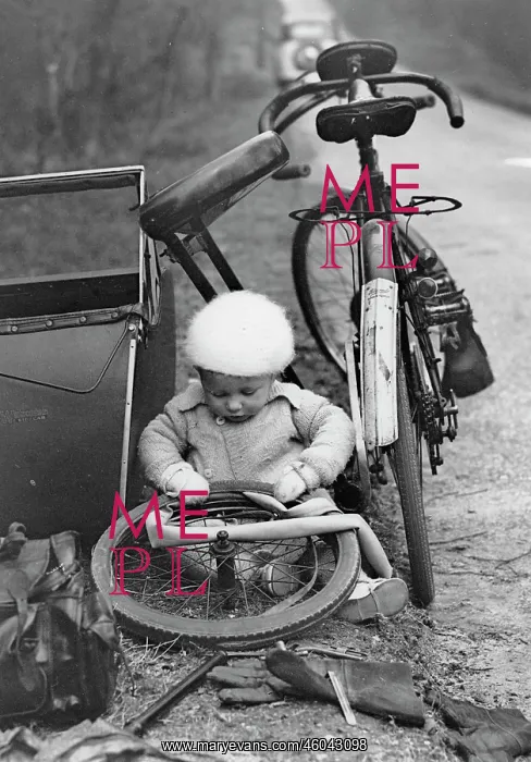 : Child repairing puncture : Child repairing puncture