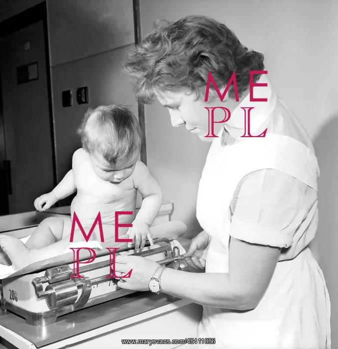 : Child on scale - nurse : Child on scale - nurse