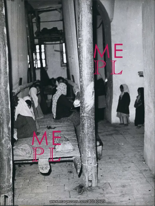 : Child workers in a Persian factory : Child workers in a Persian factory