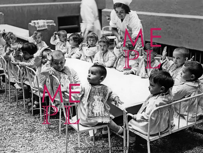 : Childcare in Italy, 1933 : Childcare in Italy, 1933