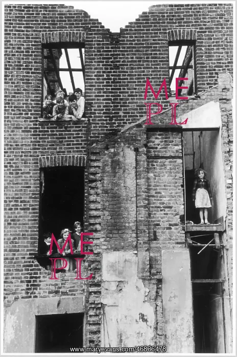 : CHILDREN IN BOMBED HOUSE : CHILDREN IN BOMBED HOUSE