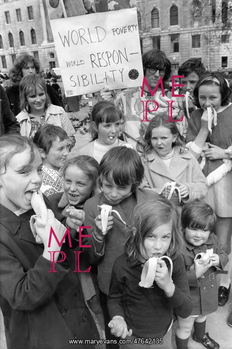 : Children campaigning against world poverty : Children campaigning against world poverty