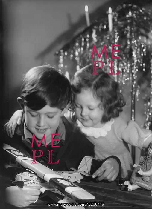 : Children at Christmas 1934 : Children at Christmas 1934