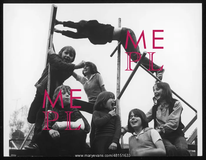  : CHILDREN CLIMBING 1970S