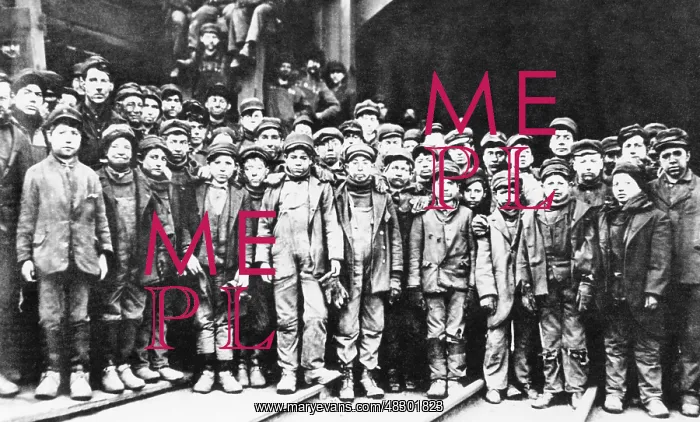 : Children in front of a coal mine, 1911 : Children in front of a coal mine, 1911