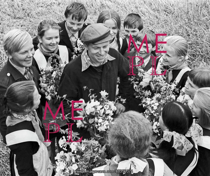 : Children congratulate machine operator, 1976 : Children congratulate machine operator, 1976