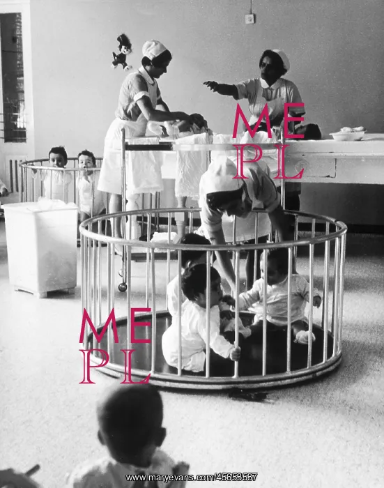  : CHILDREN IN CRECHE 1960