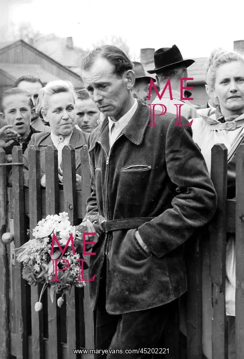 : Children back from Czechoslovakia : Children back from Czechoslovakia