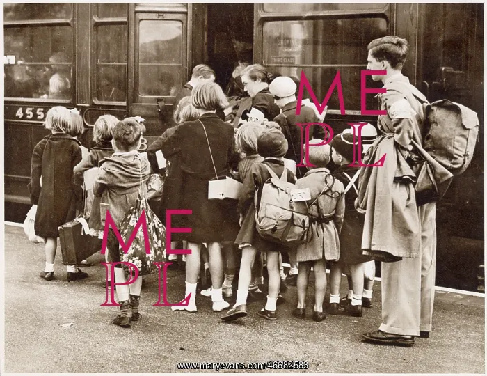 : Children evacuated from London during World War Two : Children evacuated from London during World War Two