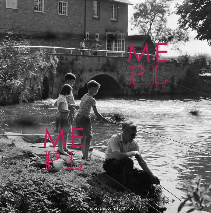 : Children Fishing : Children Fishing