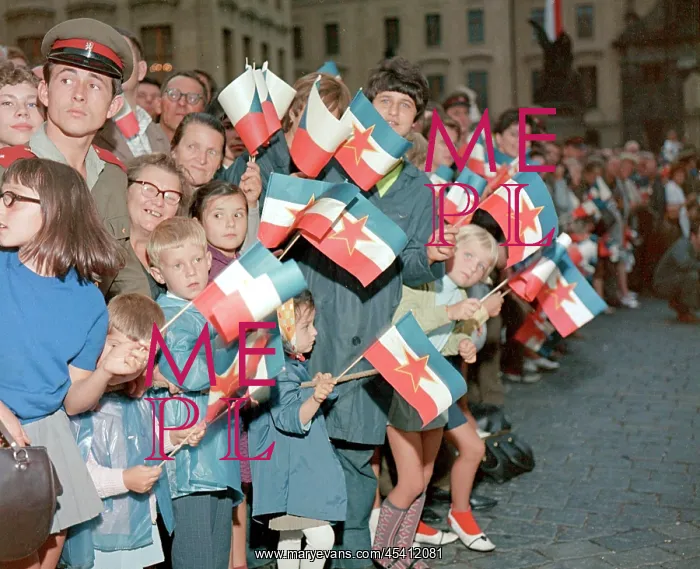 : Children - flags - Prague Castle - Tito : Children - flags - Prague Castle - Tito