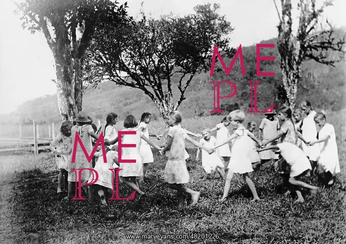 : Children of German immigrants playing, 1930 : Children of German immigrants playing, 1930