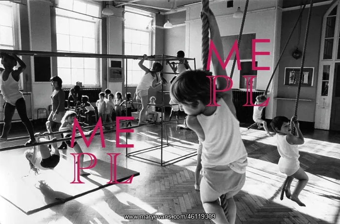: Children having a PE lesson in the school gym : Children having a PE lesson in the school gym