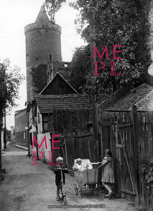 : Children in Jueterbog : Children in Jueterbog