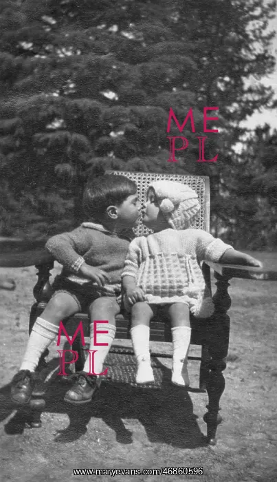 : Children kissing : Children kissing
