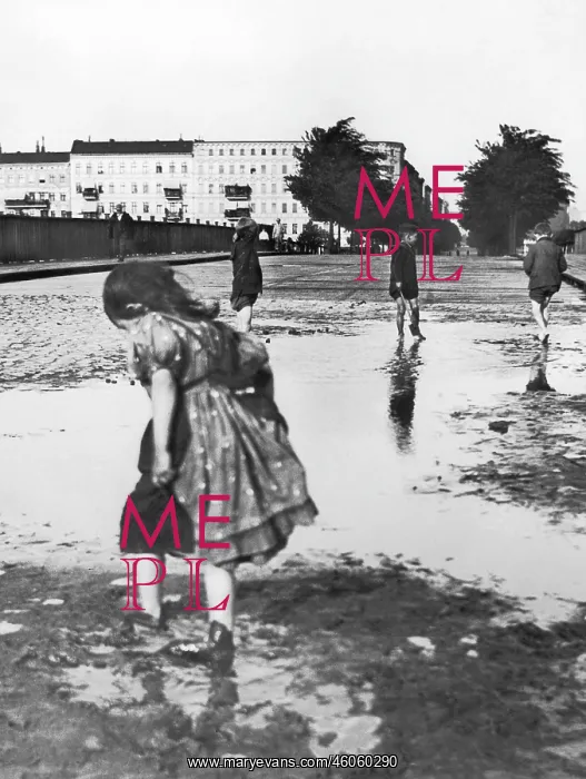 : Children at the Knobelsdorff-Bridge : Children at the Knobelsdorff-Bridge