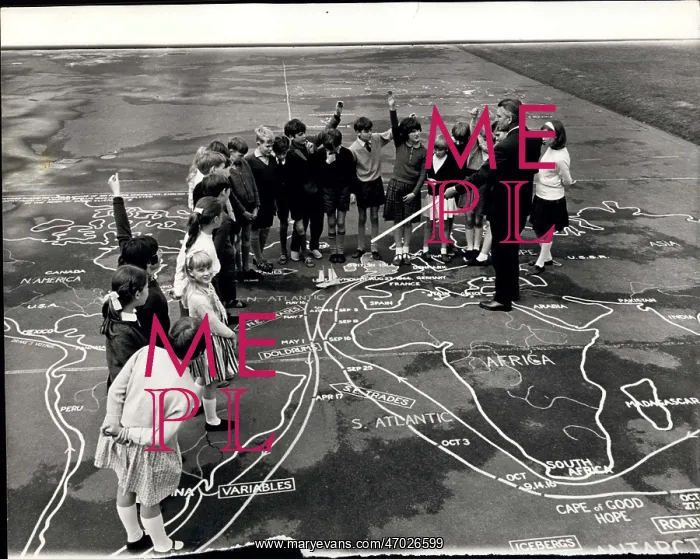 : Children with map of Francis Chichester course : Children with map of Francis Chichester course