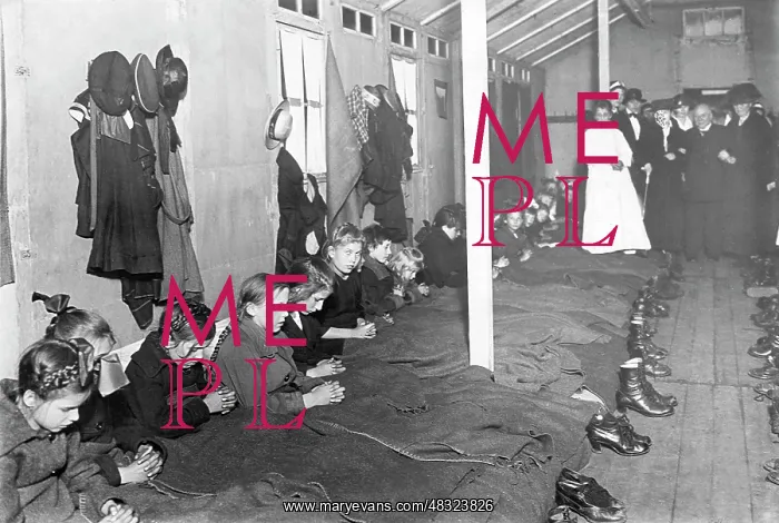 : Children in a mass accommodation outside the Ruhr area : Children in a mass accommodation outside the Ruhr area