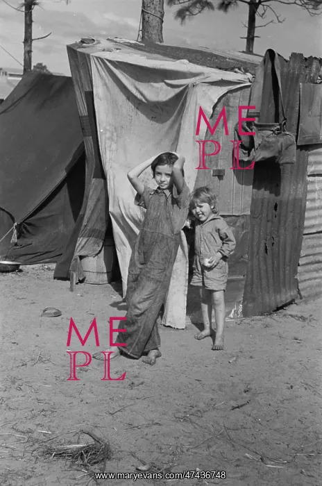 : Two children of a migrant fruit worker from Tennessee : Two children of a migrant fruit worker from Tennessee