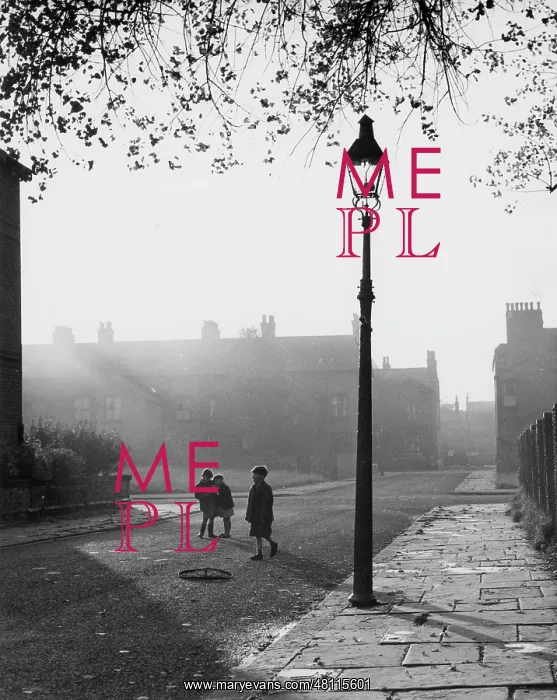 : Children in a misty street : Children in a misty street