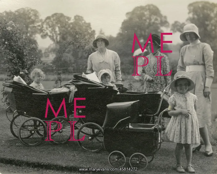 : Children with their nurses and prams at Oddington House : Children with their nurses and prams at Oddington House