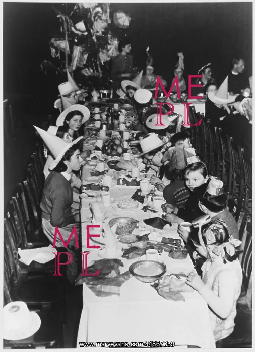 : CHILDREN AT PARTY : CHILDREN AT PARTY