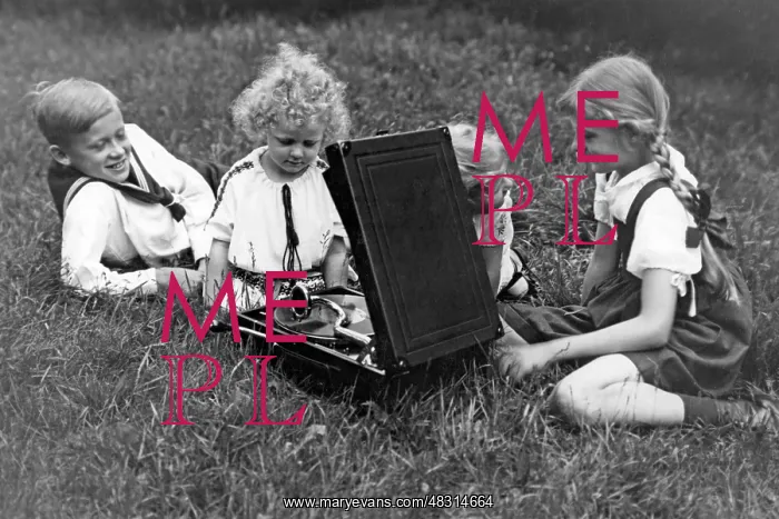 : Children play with a gramophone, 1930 : Children play with a gramophone, 1930