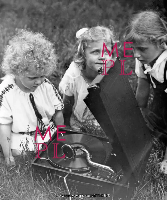 : Children play with a gramophone, 1930 : Children play with a gramophone, 1930
