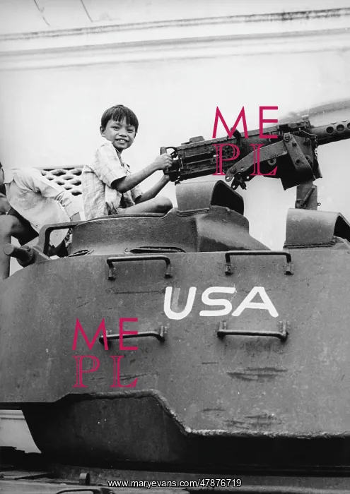 : CHILDREN PLAY ON TANK : CHILDREN PLAY ON TANK