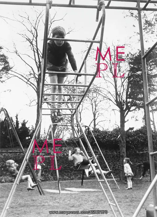 : Children playing at Leighton Buzzard : Children playing at Leighton Buzzard
