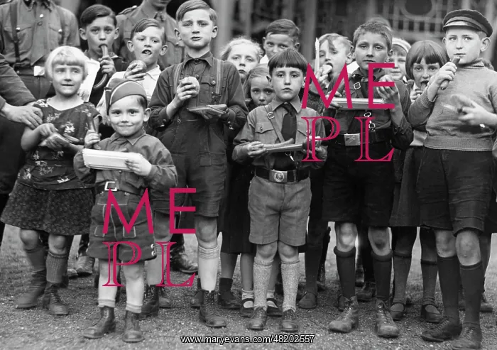 : Children are provided with meals by the SA, 1934 : Children are provided with meals by the SA, 1934