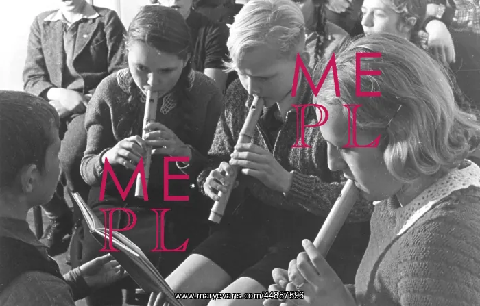 : CHILDREN ON RECORDERS : CHILDREN ON RECORDERS