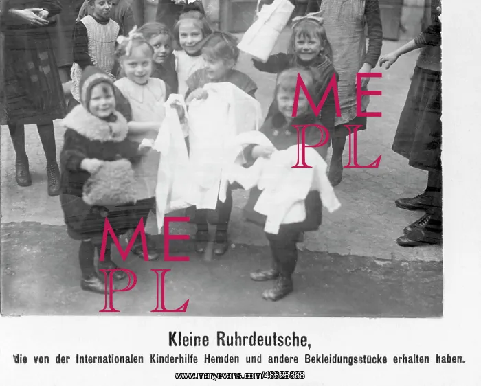 : Children from the Ruhr area with donations : Children from the Ruhr area with donations