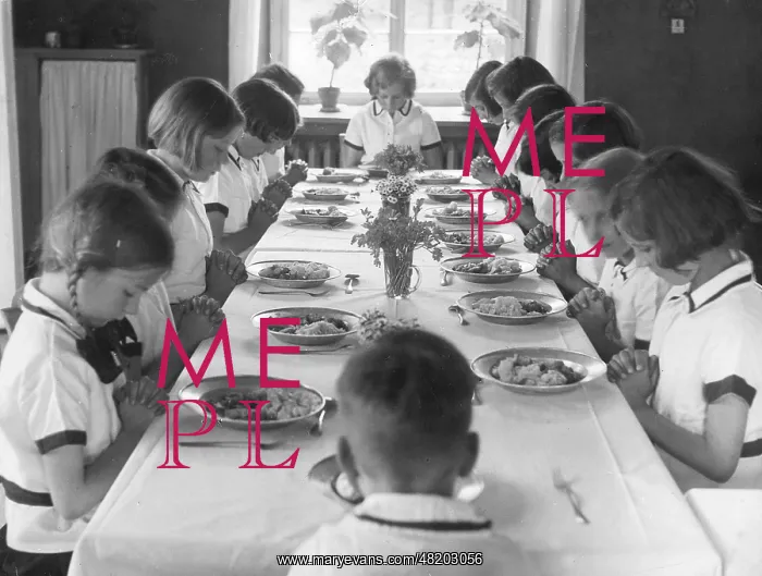 : Children saying grace, 1935 : Children saying grace, 1935