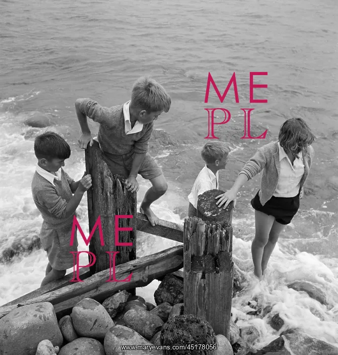 : Children at the seaside : Children at the seaside