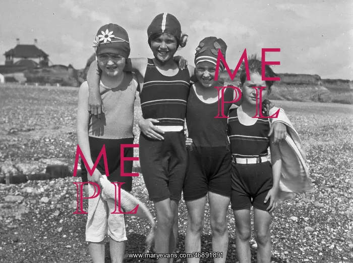 : Four children at the seaside : Four children at the seaside
