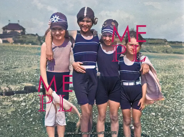 : Four children at the seaside : Four children at the seaside