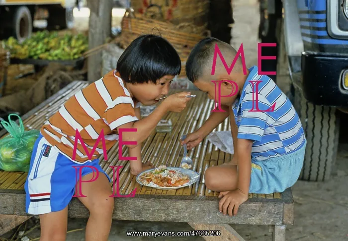 : Children sharing a meal, Bangkok : Children sharing a meal, Bangkok