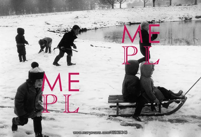 : CHILDREN SLEDGING 1970 : CHILDREN SLEDGING 1970