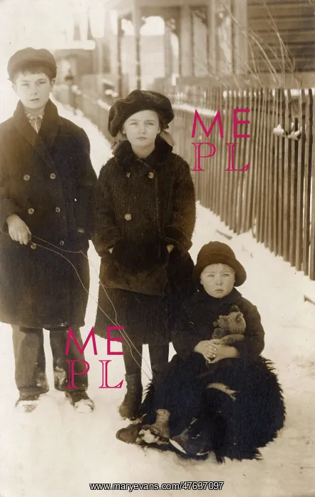 : Three children in the snow, USA : Three children in the snow, USA