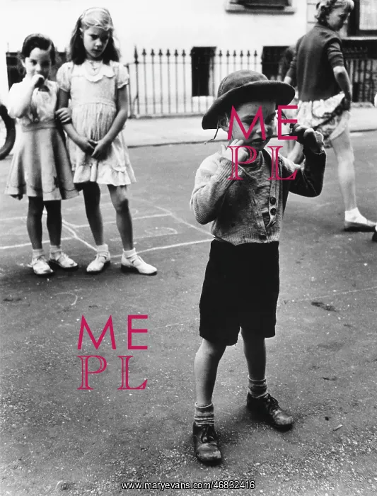 : Children in St Stephen's Gardens : Children in St Stephen's Gardens