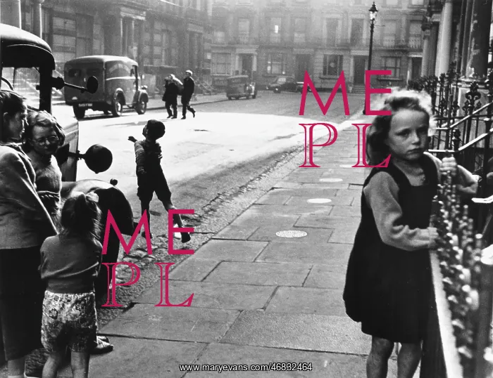 : Children in St Stephen's Gardens : Children in St Stephen's Gardens